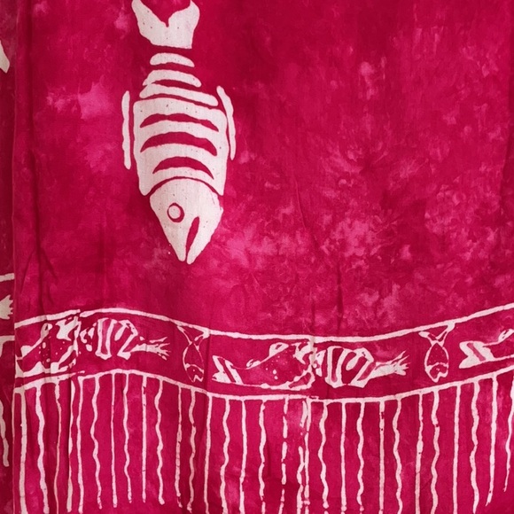 Hot pink and white sarong with Fringe OS - 44 x 63” - Picture 4 of 5